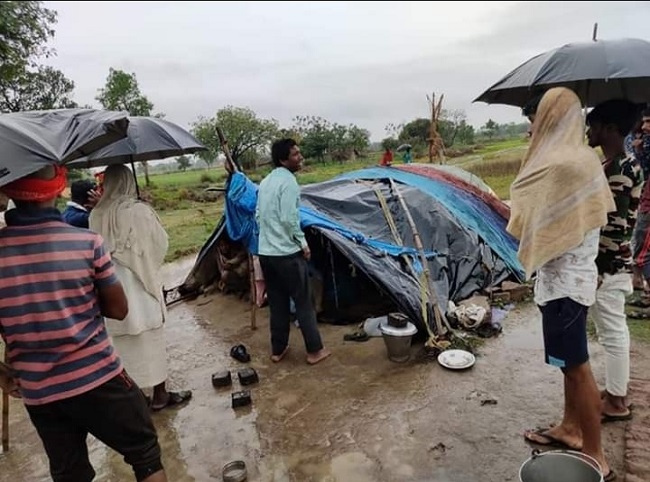 आकाशीय बिजली गिरने से माँ-बेटे की मौत