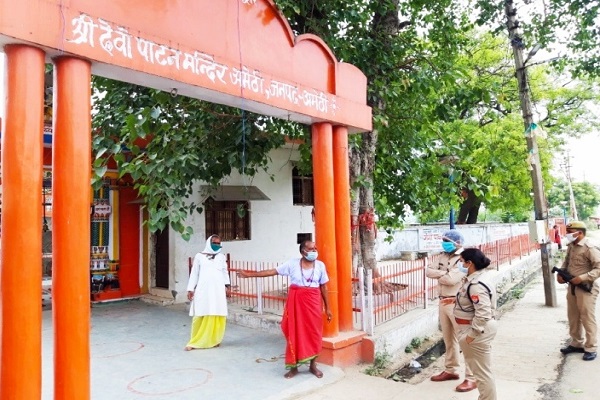 धार्मिक स्थलों का जायजा लेती पुलिस अधिक्षक