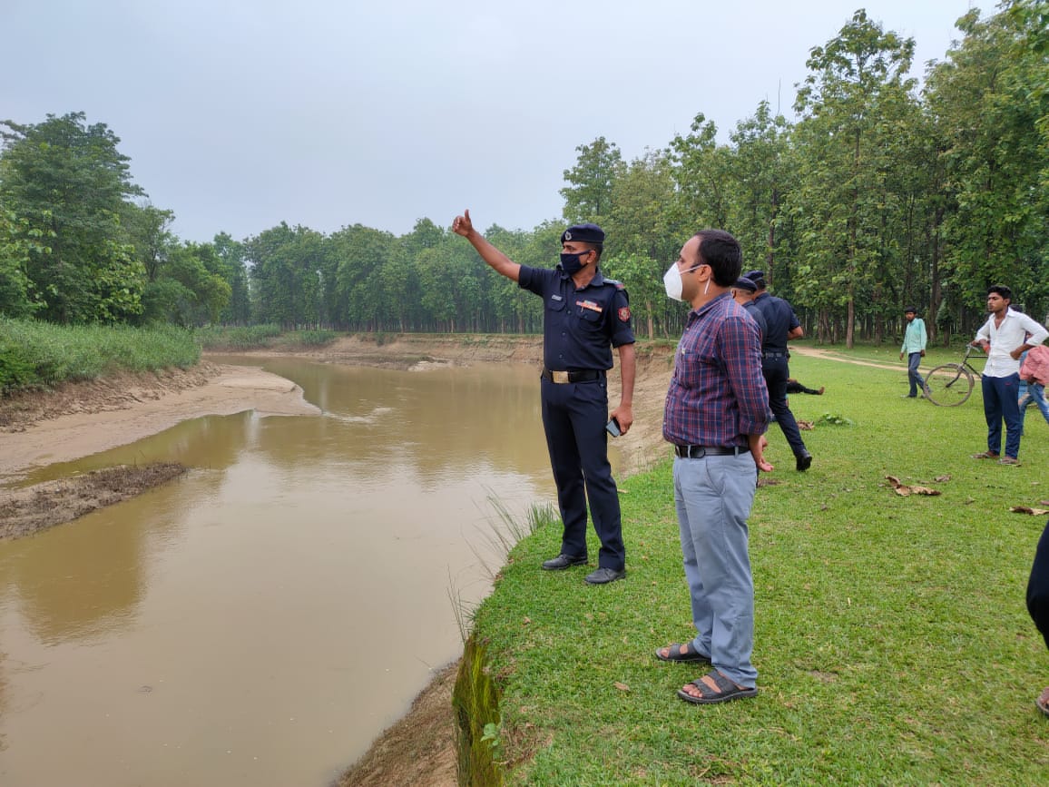 NDRF की टीम मुआयना करते