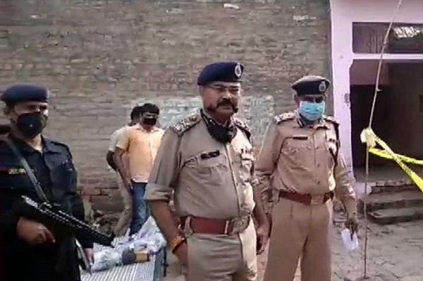 मौके पर तैनात पुलिस बल