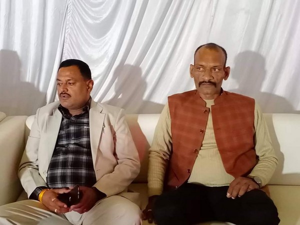 Arvind Ramvilas Trivedi (right) with gangster Vikas Dubey (left).