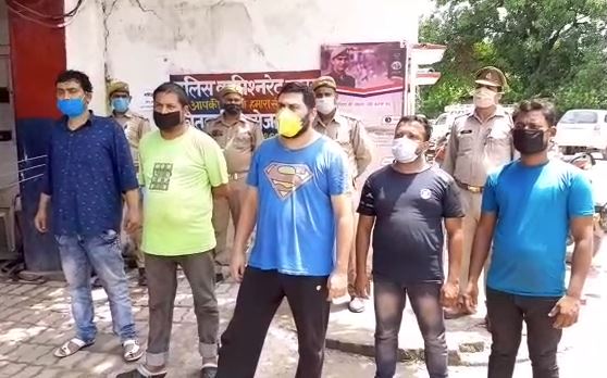 पुलिस की गिरफ्त में अपराधी