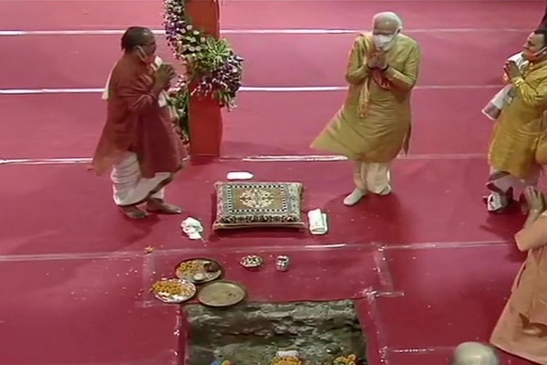 Prime Minister Narendra Modi at bhoomi pujan