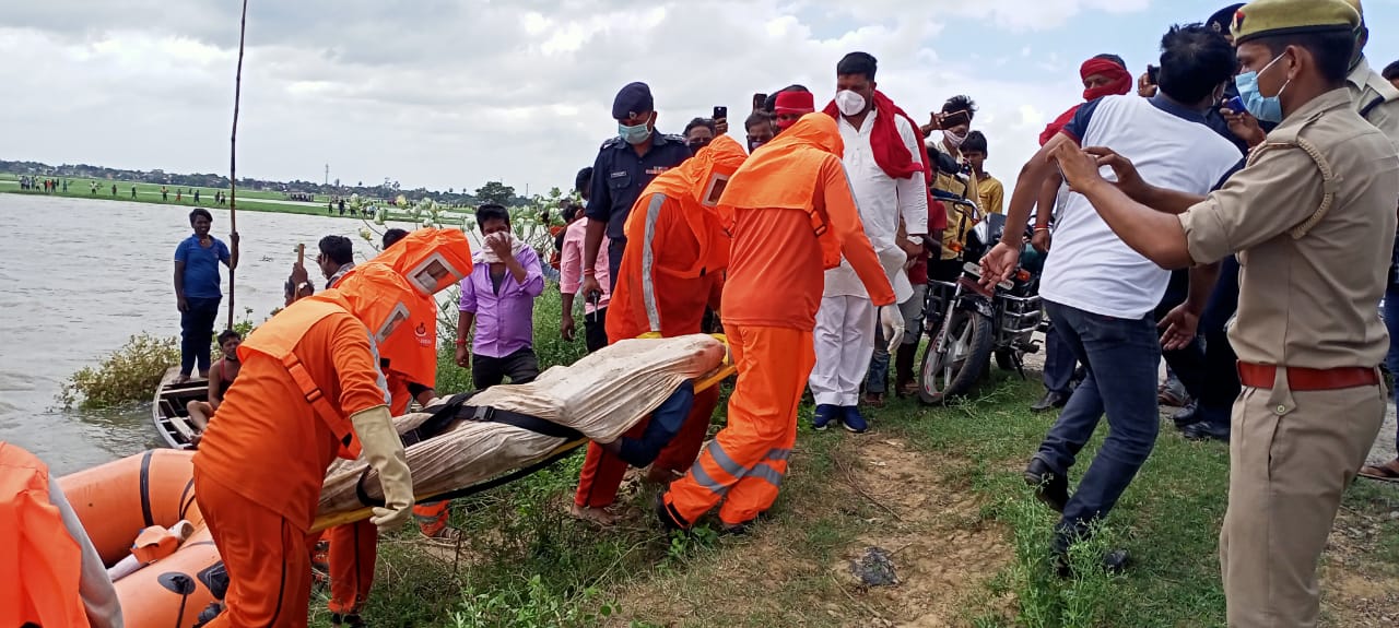 एनडीआरएफ-पीएसी ने बरामद किये दो शव