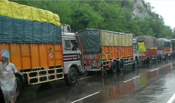 Trucks  stuck on Jammu Srinagar National Highway