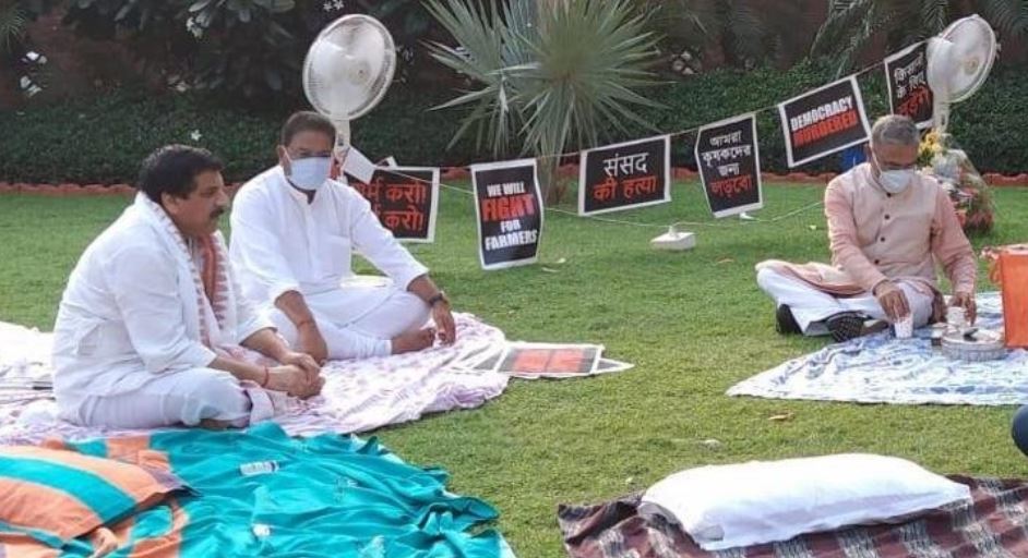 Rajya Sabha Deputy Chairperson Harivansh after he served tea to the eight suspended MPs