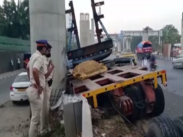 A visual from the spot of accident in Mumbai