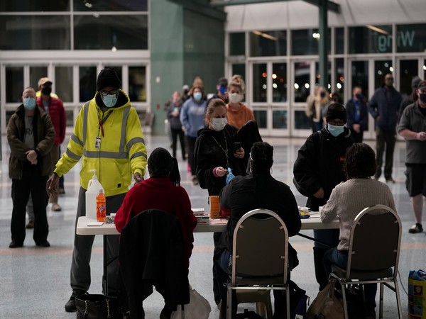 US citizens casting their ballots for 2020 Presidential elections