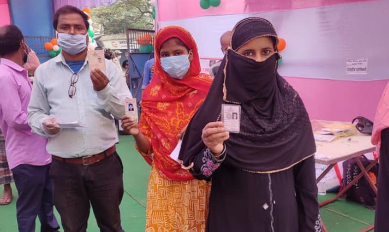 People standing to caste vote