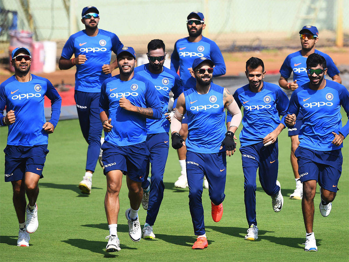 Virat Kohli with teammates