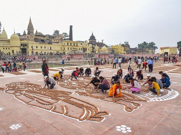 People working for Deepotsav occasion in Ayodhya