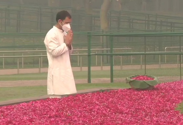 राहुल गांधी ने पूर्व  प्रधानमंत्री जवाहरलाल नेहरू की जयंती पर उन्हें शांतिवन में श्रद्धांजलि दी