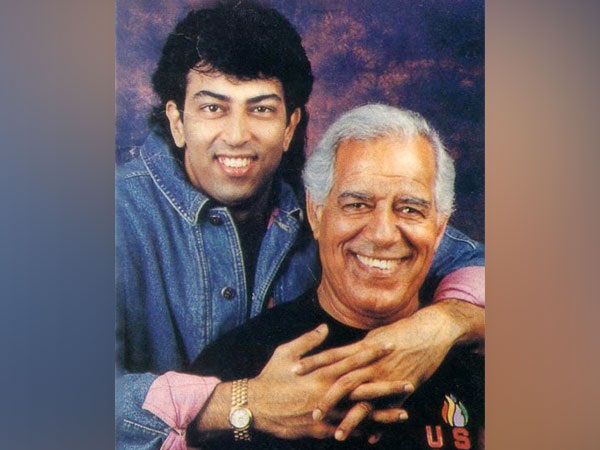 Vindu Dara Singh with actor Dara Singh