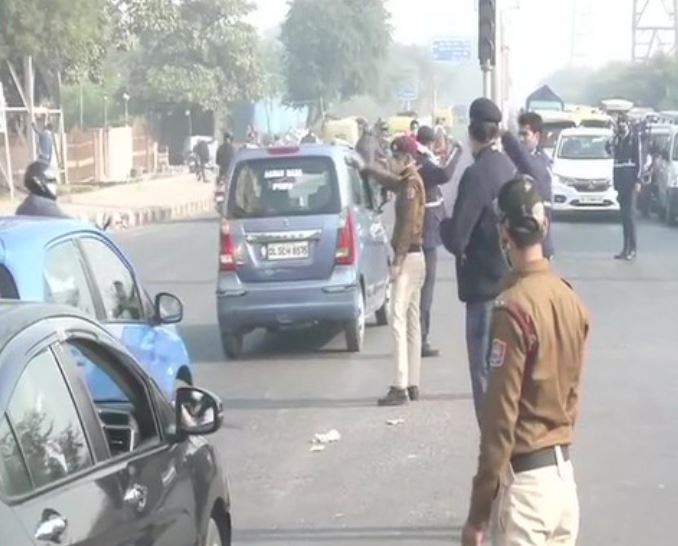 Traffic police manage vehicular movement near Chilla village in Delhi on Wednesday.