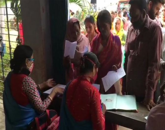 Several gathered at camps in Asansol in West Bengal to apply for government schemes