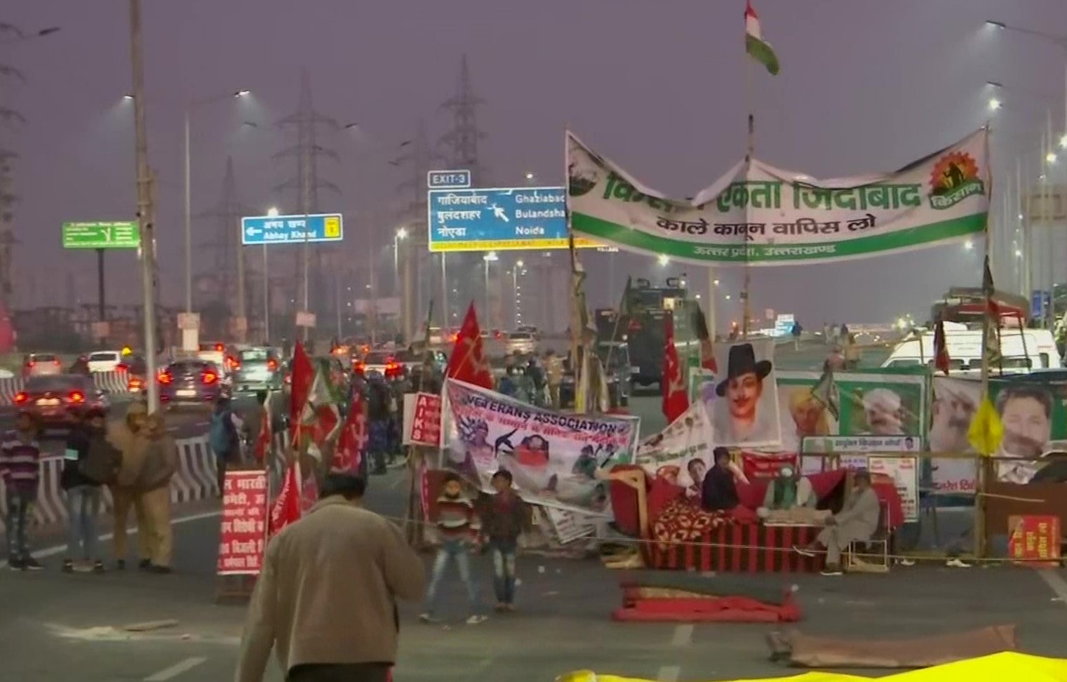 गाजीपुर बॉर्डर पर आंदोलनरत किसान