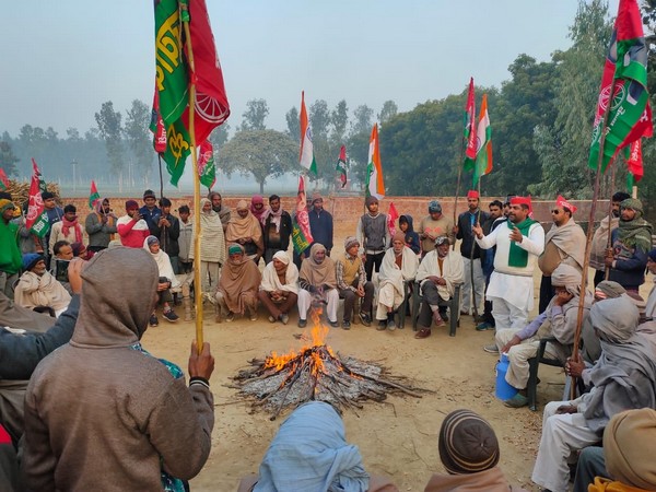 Visual of the 'Kisan-Ghera' program organised by Samajwadi Party. (Picture credit: Akhilesh Yadav Twitter handle)