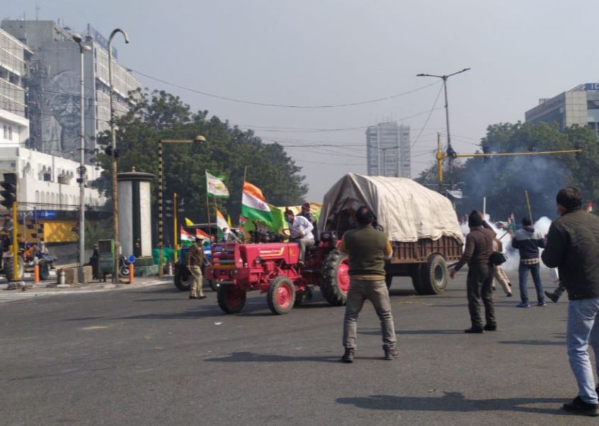 Violence continues at ITO in central Delhi