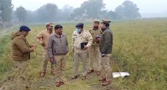 मौके पर घटना की जांच में जुटी पुलिस