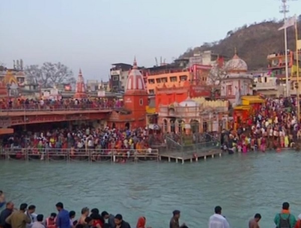 Devotees take holy dip in Haridwar on Maha Shivratri