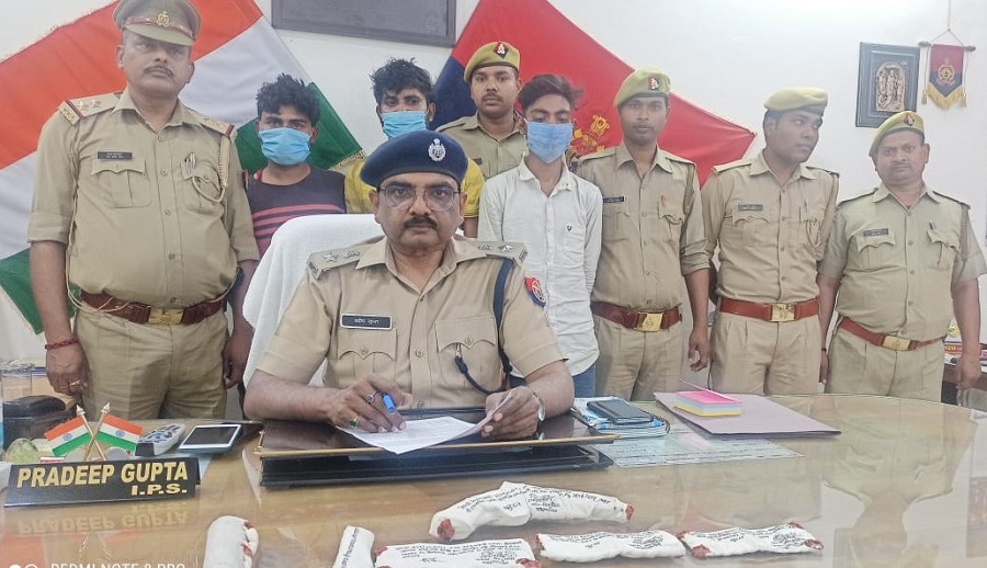 पुलिस की गिरफ्त में तीनों अभियुक्त