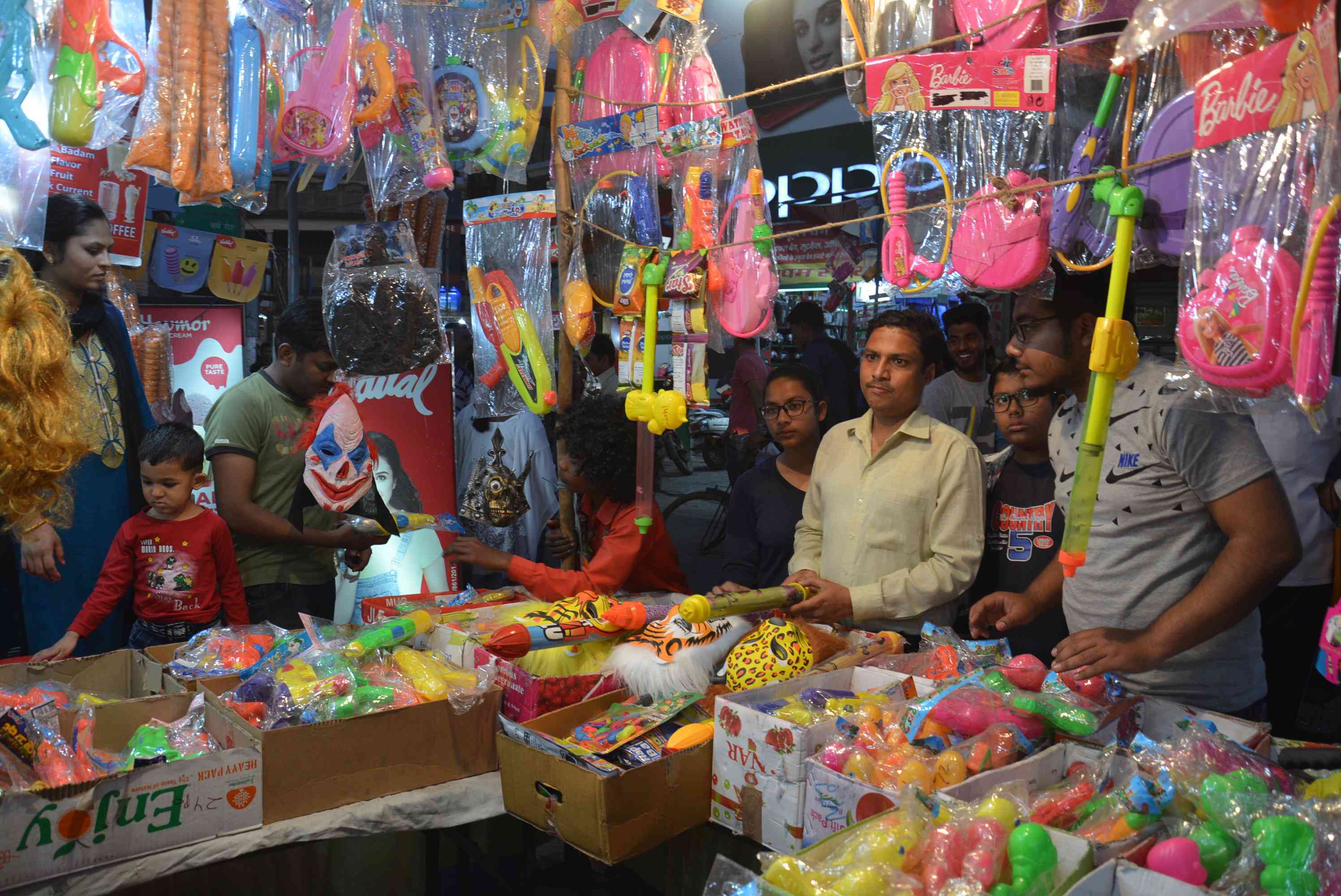 Markets in Uttar Pradesh before Holi (File Photo)