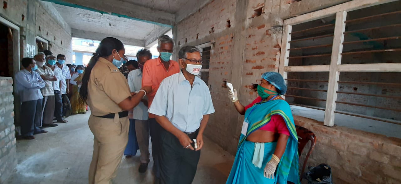 People Casting their vote