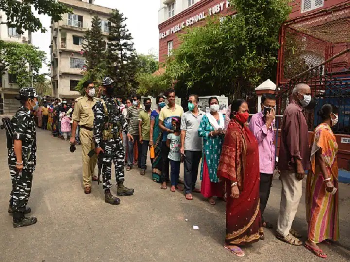 People standing line to caste their vote