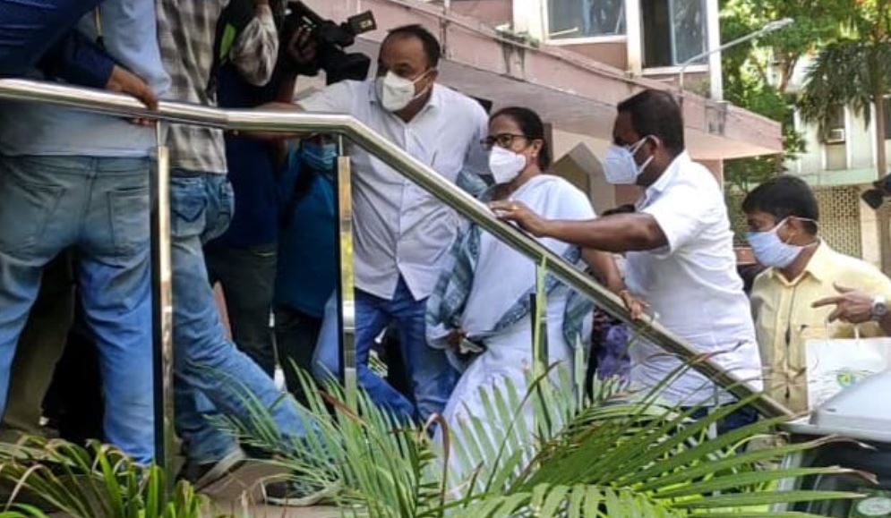 Chief minister Mamata at CBI office