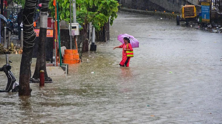 Heavy rains caused a landslide in Maharashtra's Raigad district