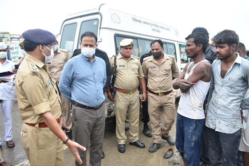 मौके पर राहत और बचाव के लिये पहुंची पुलिस टीम