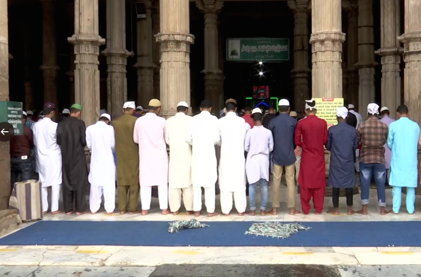 Devotees offer namaz at Jama Masjid, Ahmedabad on the occasion of Eid-al-Adha