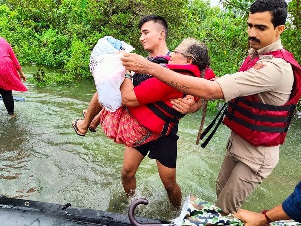 Indian Navy mobilises rescue teams