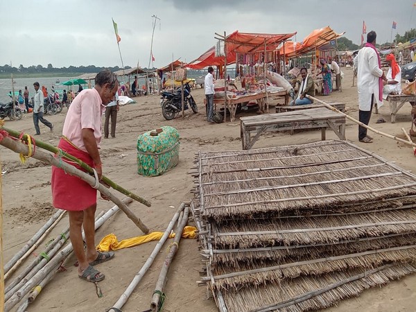 Shopkeepers at low lying areas at Sangam moving to different location due to rise in water level of river Ganga.