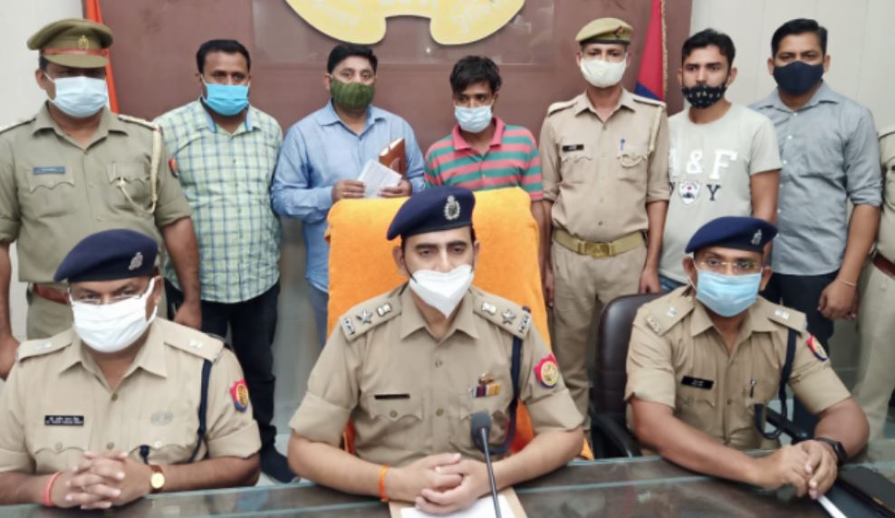 पुलिस की गिरफ्त में आरोपी