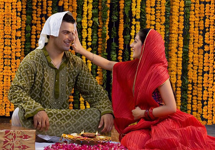 On Bhai Dooj, the Aarti and Tika play a huge part (Representative image)