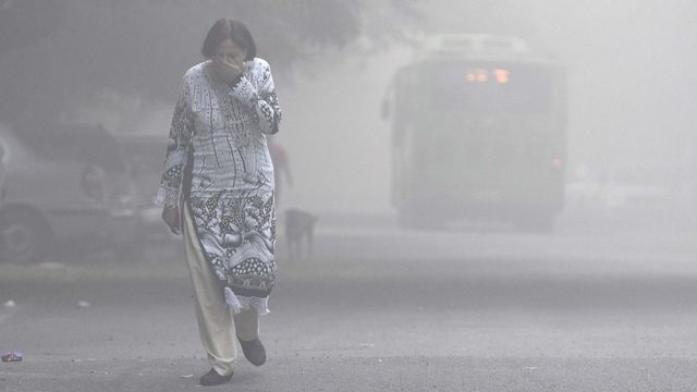 प्रदूषण के चलते हवा की गुणवत्ता में लगातार गिरावट (फाइल फोटो)