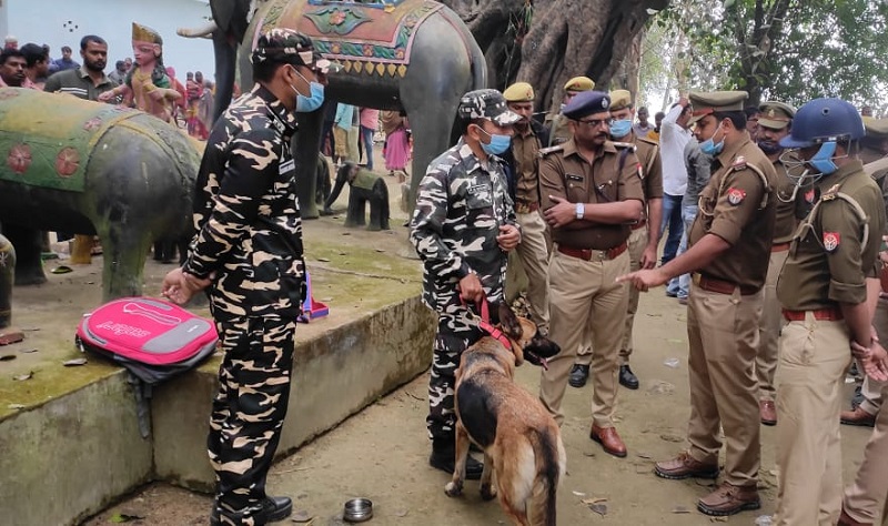 हत्याकांड के बाद मौके पर मौजूद एसपी प्रदीप गुप्ता और फॉरेंसिक की टीम