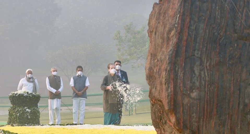 Sonia Gandhi pays tribute to Indira Gandhi