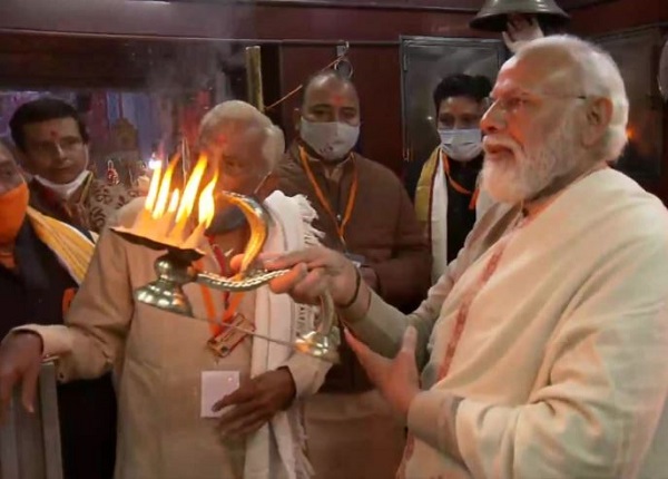 PM Modi offers prayers at Kaal Bhairav temple in Varanasi