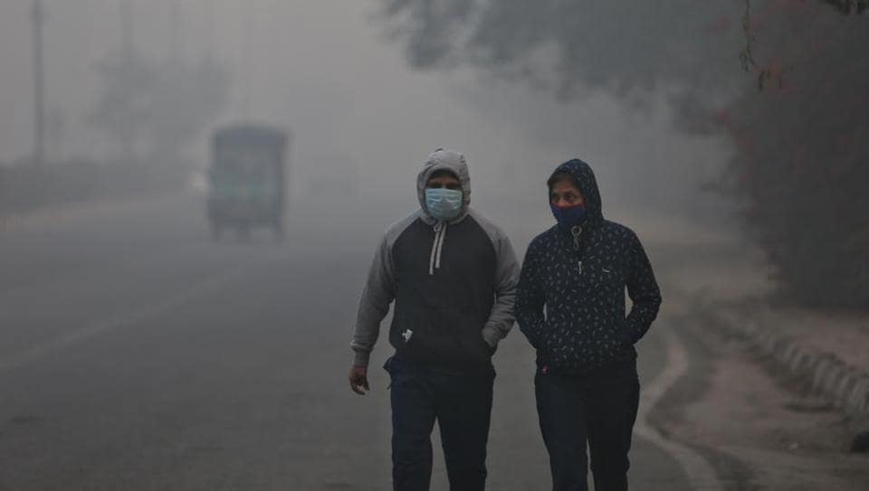 Delhi wakes up to dense fog