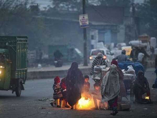 बर्फबारी से बढ़ी उत्तर भारत में सर्दी (फाइल फोटो)