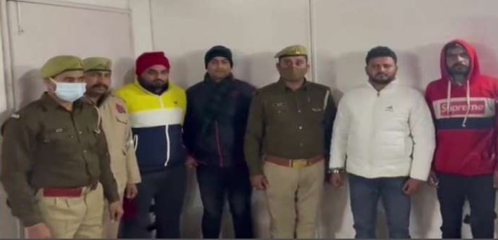 ओवेसी के काफिले पर हमला करने वाले पुलिस की गिरफ्त में