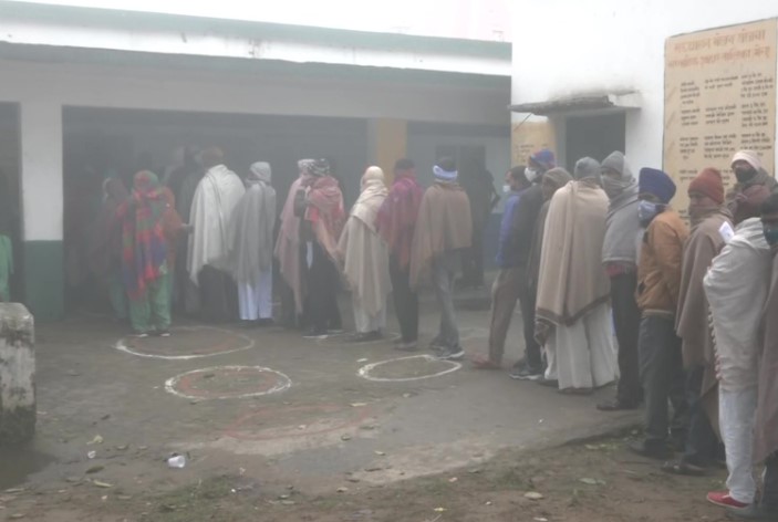 People standing line to caste their vote