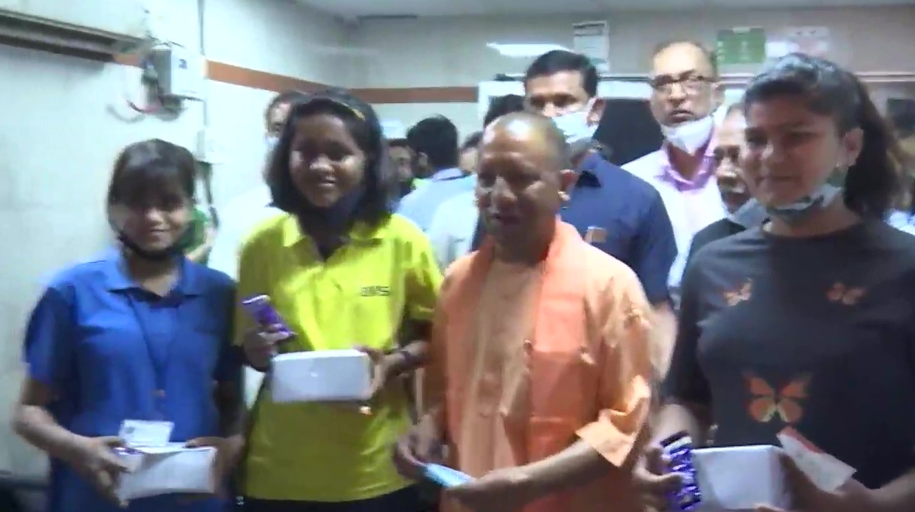 Uttar Pradesh Chief Minister Yogi Adityanath reached a Civil Hospital in Lucknow for inspection