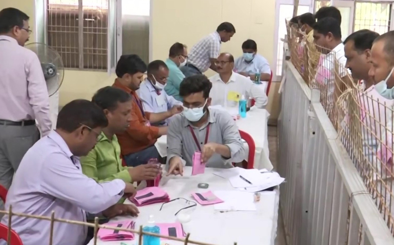 Counting of votes in Gorakhpur, Uttar Pradesh