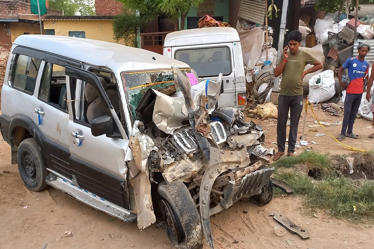 3 killed, 14 injured in Bhadohi road accident