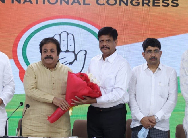 Nakul Dubey joins Congress