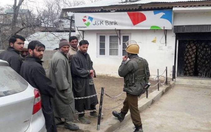 Bank employee shot dead in Kulgam