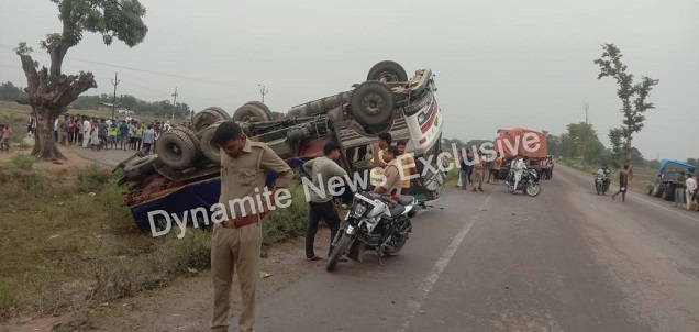 डीजल से भरा टैंकर बीच रास्ते में पलटा